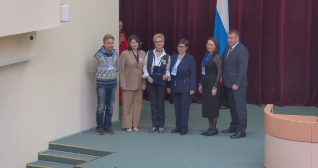 В Саратовской облдуме наградили отличившихся волонтеров